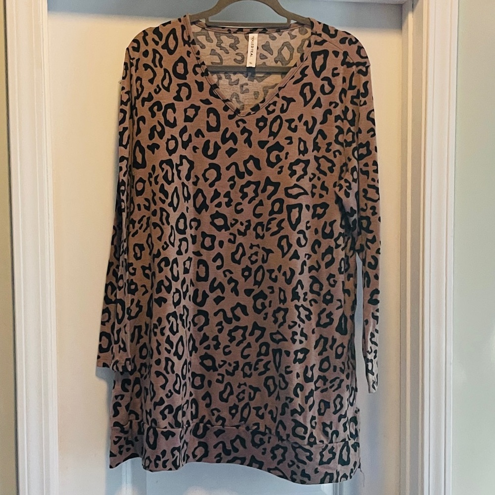 Leopard Print Tunic With Side Pockets! Size XL